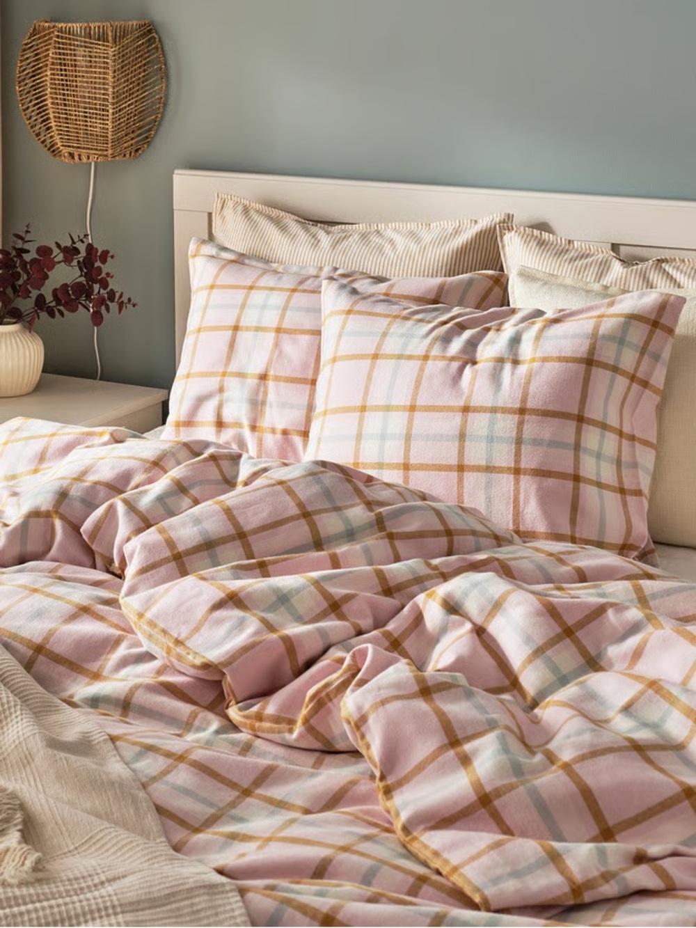 Soft Pink Plaid Duvet Set - Cozy Check Pattern